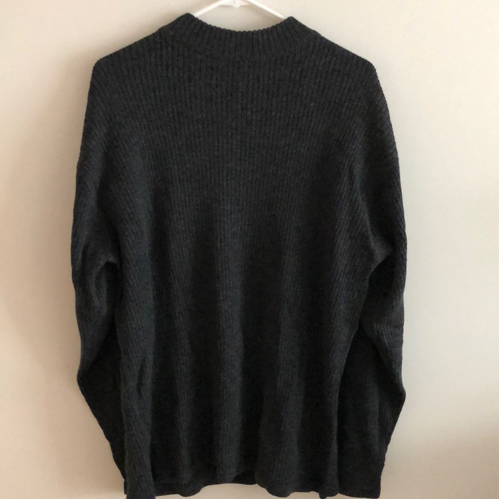 Men’s grey sweater